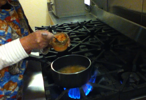 LakamiÌin still 19: Put salmon in boiling water