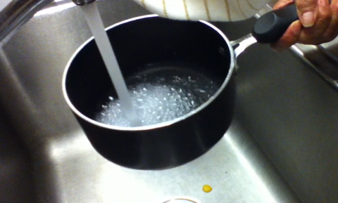 LakamiÌin still 6: Fill pan with water